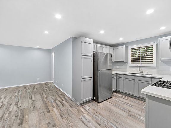 3rd image of 483A Sturtevant Dr