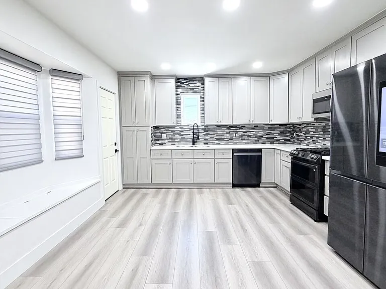 11836 Rialto St — Photo 30