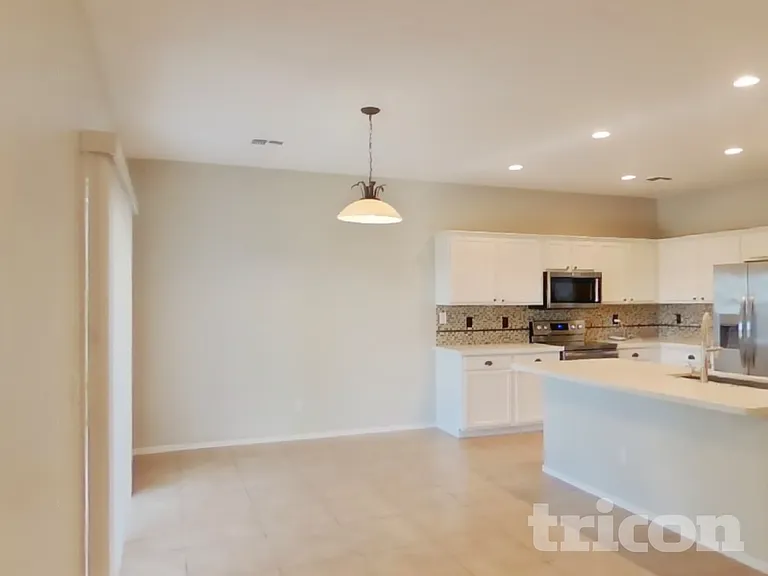 17345 W Watkins St — Photo 3
