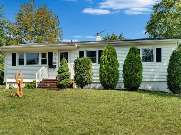 30 Newport Dr, Howell, NJ 07731