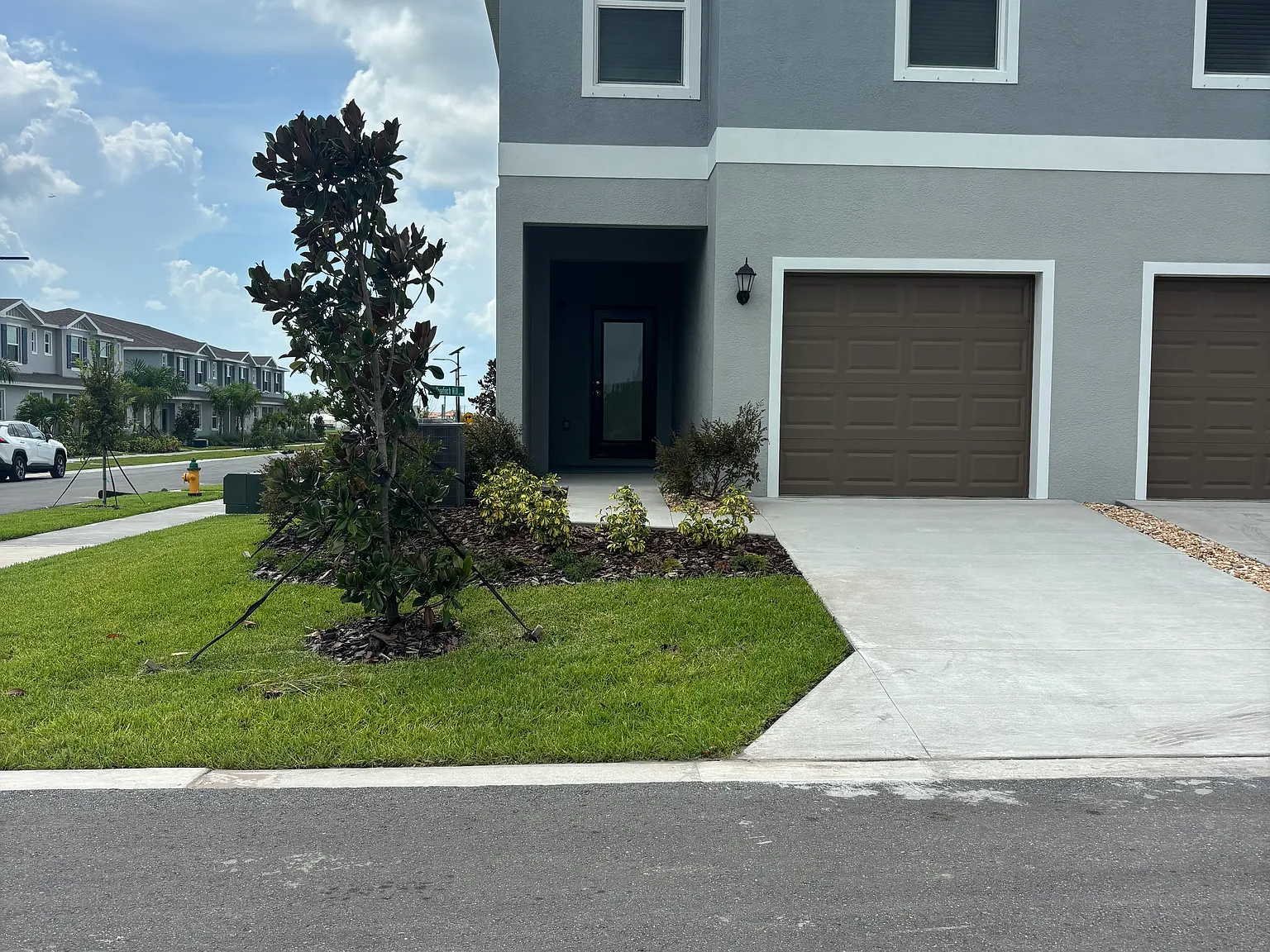 3 bed, 2.0 bath, 1801 sqft, $2,300 — Photo 2