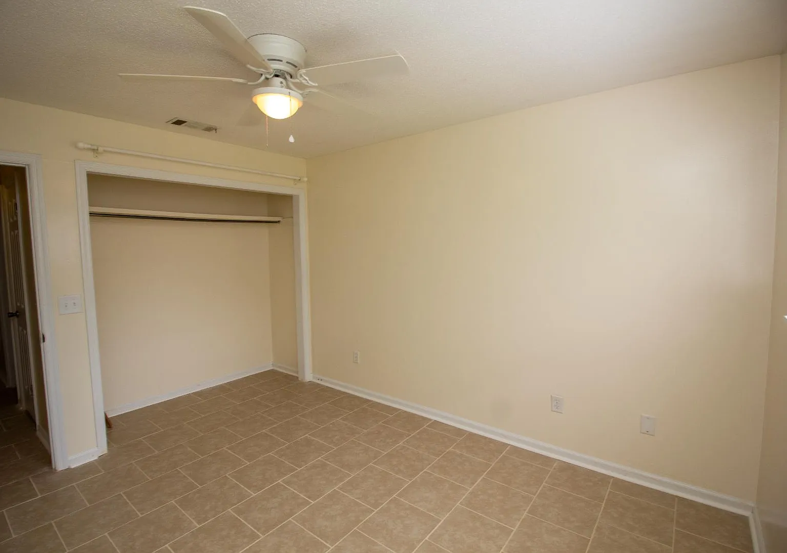 7 University Place - Unit A — Photo 3
