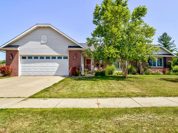 813 Lake Shore Dr, Nevada, IA 50201