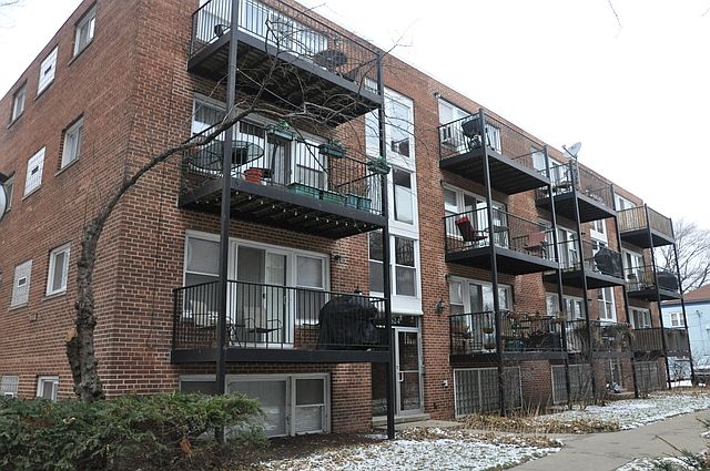 1st image of 2624 W Catalpa Ave APT 16