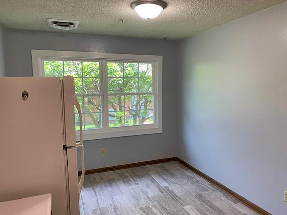 Paint colors and flooring may vary.