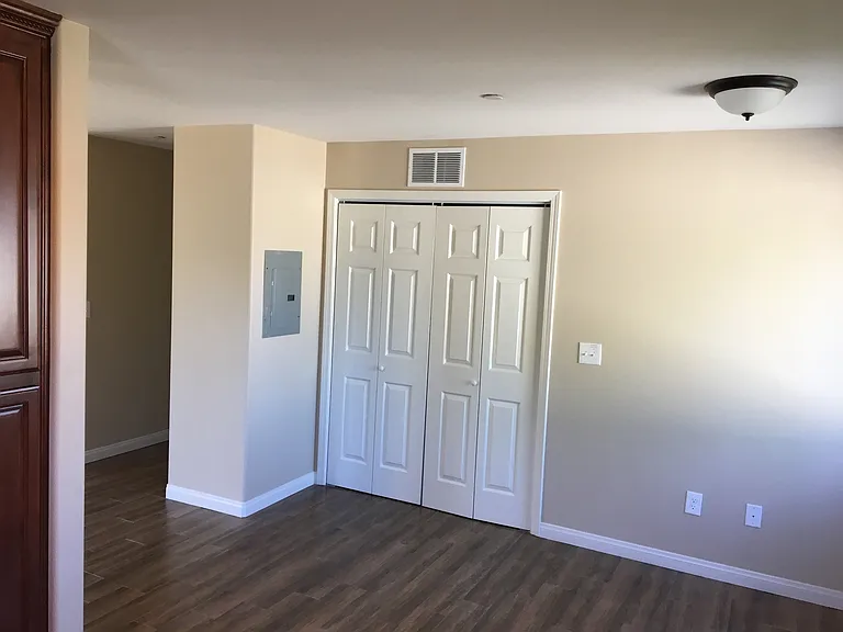 1005 S Baker St — Photo 11