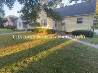 3832 W 210th St, Fairview Park, OH