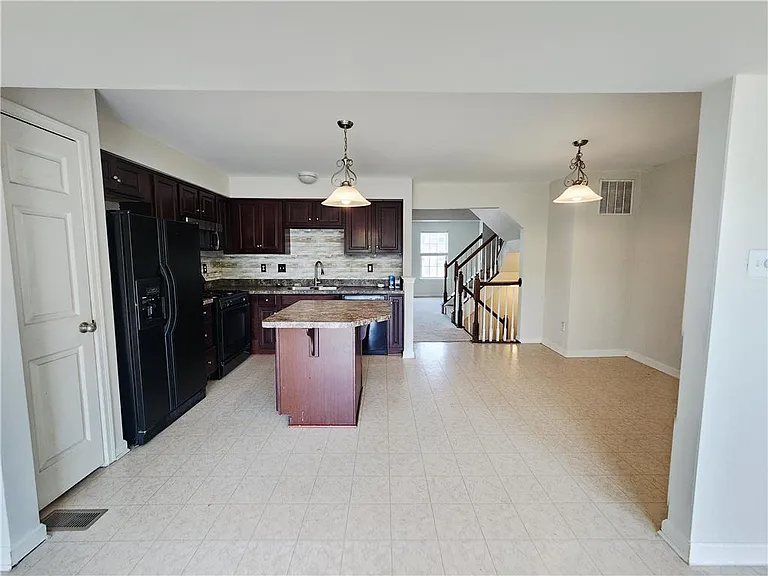 1073 Sparrow Way — Photo 12