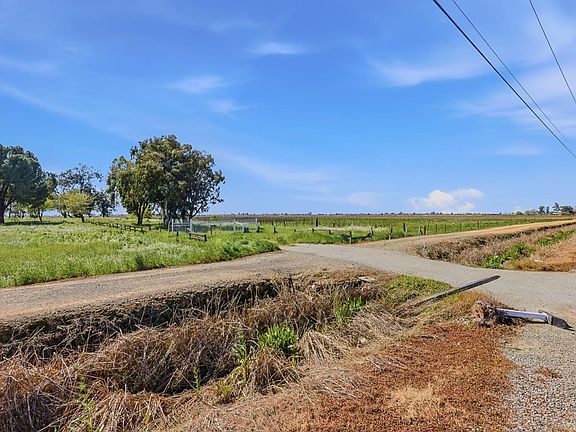 3rd image of 2356 Erle Rd