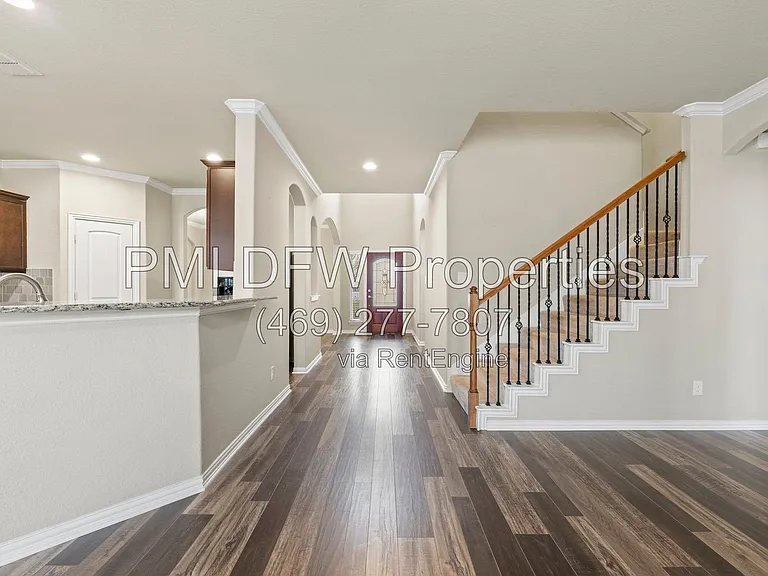1624 Medina Ln — Photo 14