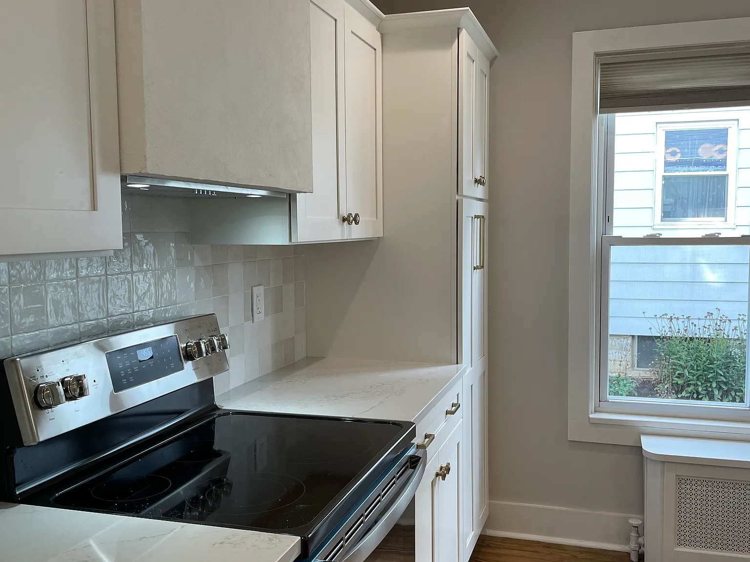 106 W Caracas Ave — Photo 2