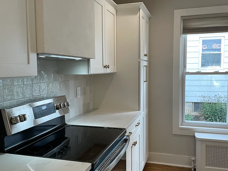 106 W Caracas Ave — Photo 2
