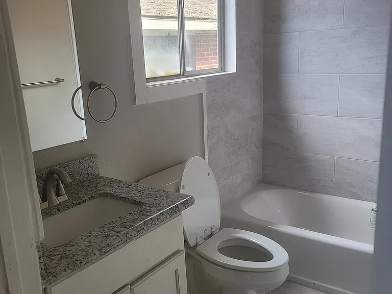 562 W Grant St — Photo 7
