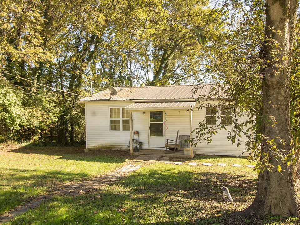 2nd image of 3608 Lyle Ave