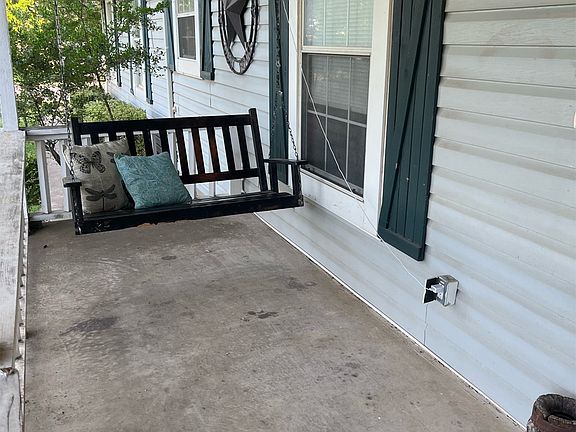 3rd image of 1061 S Main St
