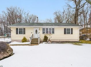 9 Temple Trl, Hopatcong Boro, NJ 07843