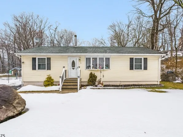 9 Temple Trl, Hopatcong Boro, NJ 07843