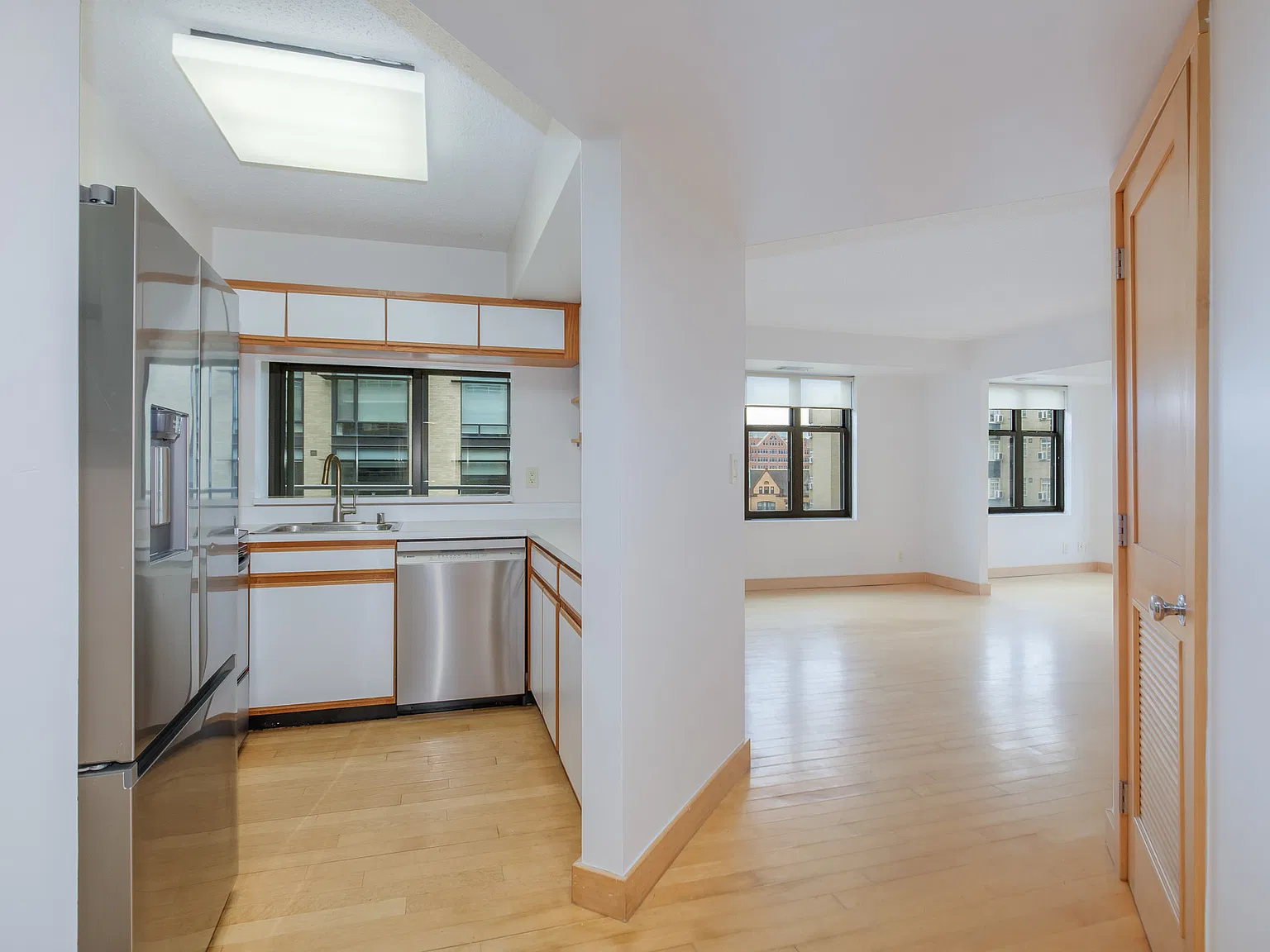 2 bed, 999 sqft, $3,999 — Photo 3