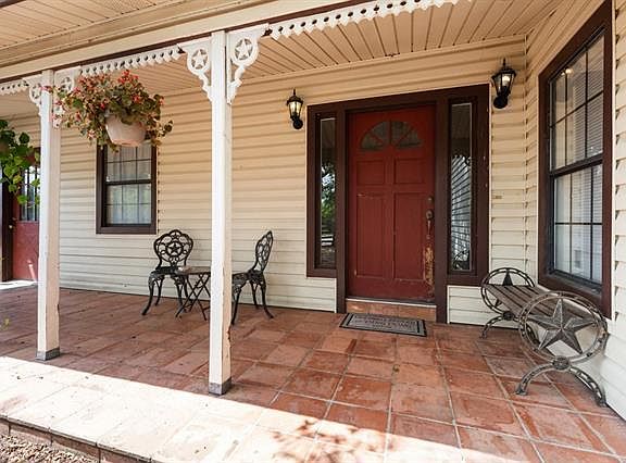 3rd image of 1320 County Road 112