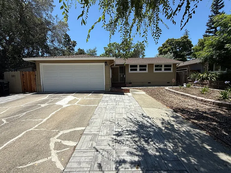 1534 Fernside St — Photo 1