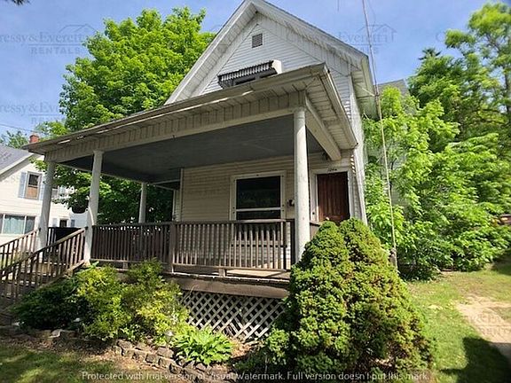 3rd image of 104 Courtland St