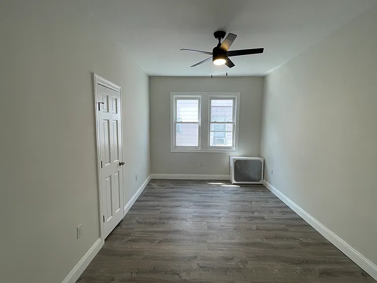 17 Conover Ave #2R — Photo 8