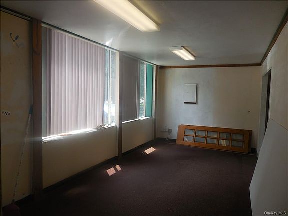 5th image of 32 Cedar Ave