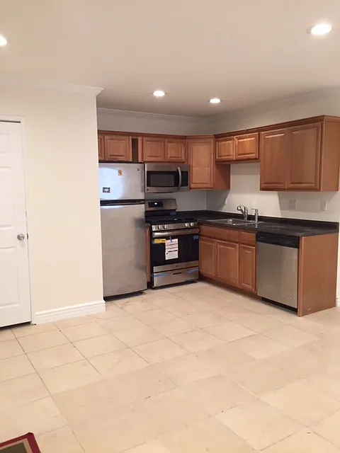 6210 Calvin Ave — Photo 2
