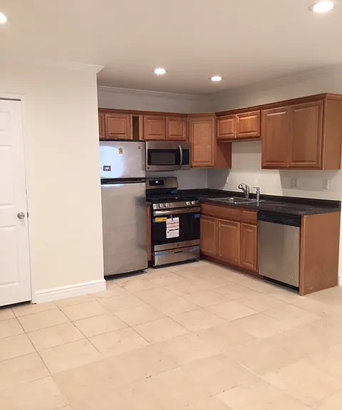 6210 Calvin Ave — Photo 2
