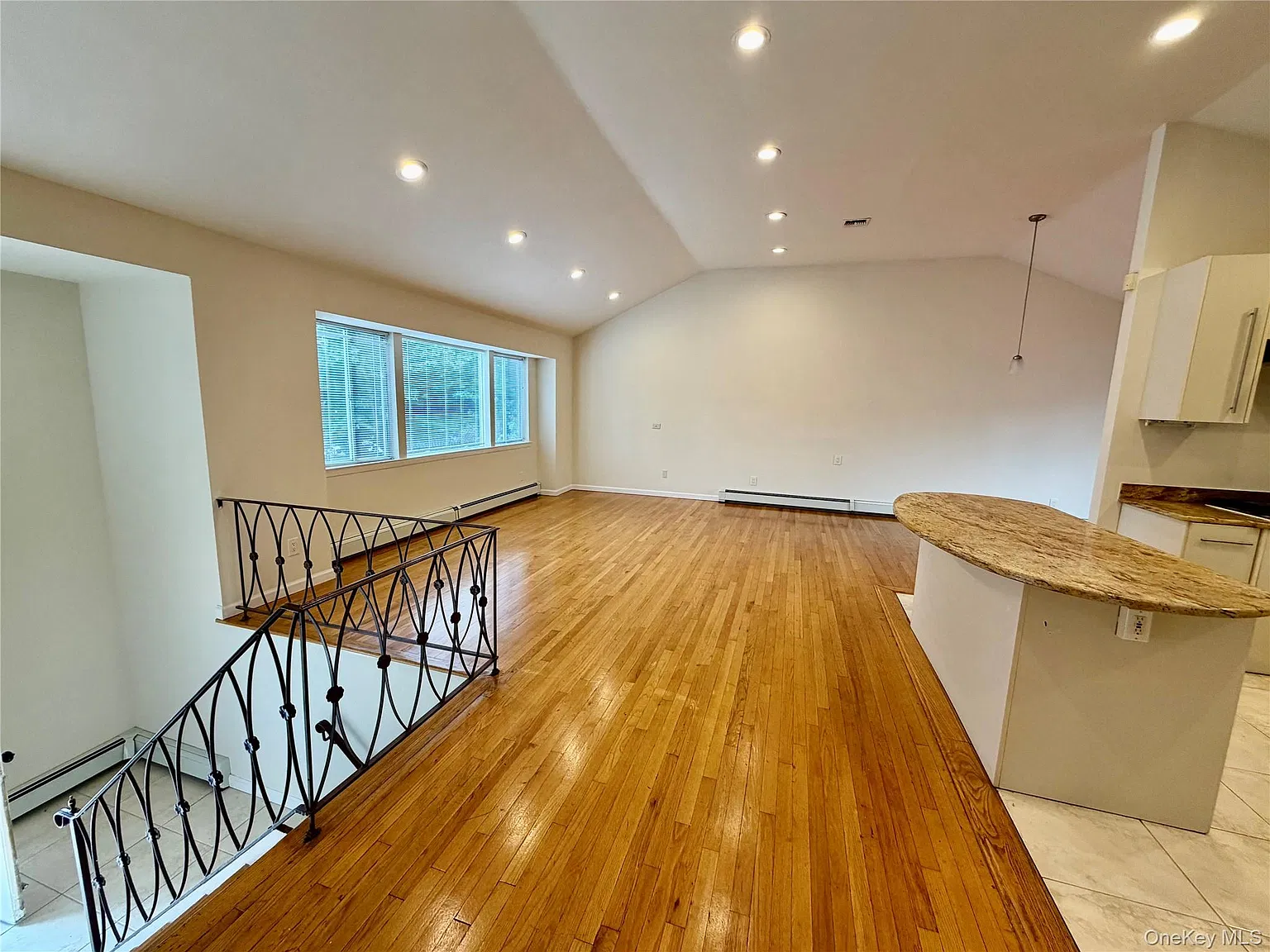 4 bed, 3.0 bath, 2183 sqft, $5,800 — Photo 2