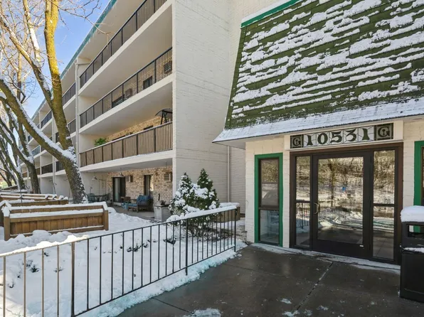 10531 Cedar Lake Rd APT 517, Minnetonka, MN 55305