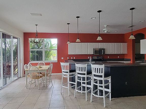 4th image of 2384 Savannah Dr