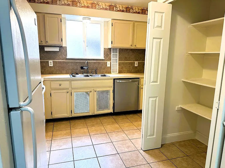 2811 Riverside Dr — Photo 15