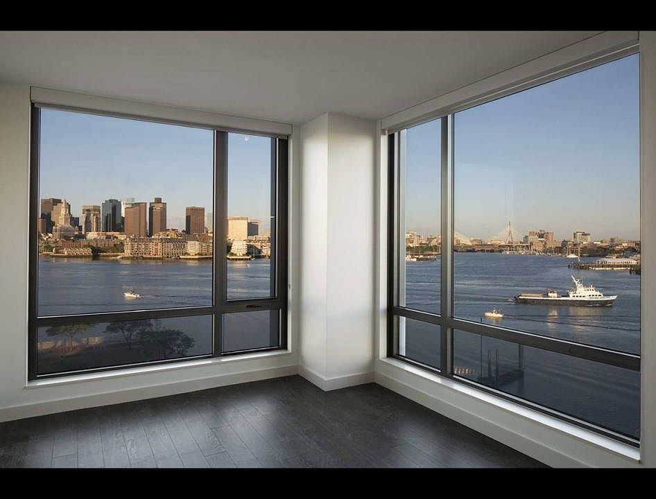 2nd image of 5 New St #323