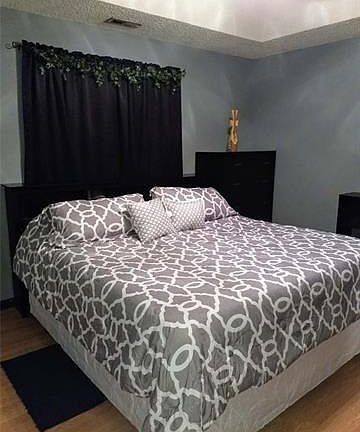 3rd image of 5208 Greenwood Ln
