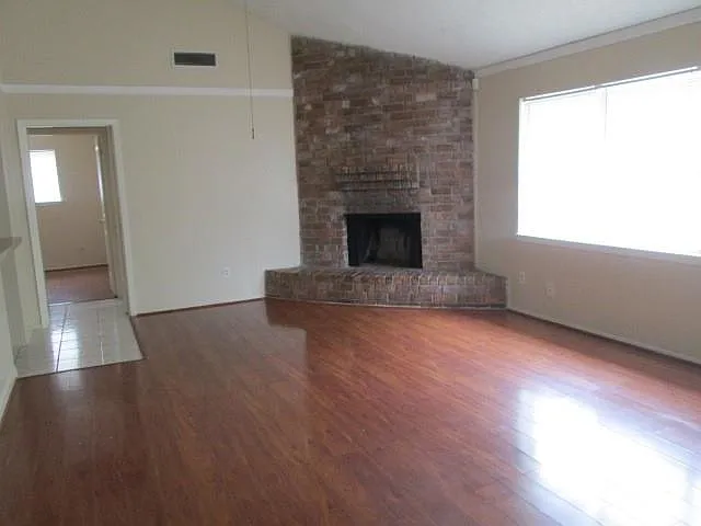 811 Whispering Pine Dr — Photo 3