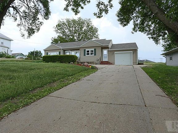 2nd image of 205 S Eyberg Ave