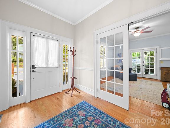 4th image of 424 S York St