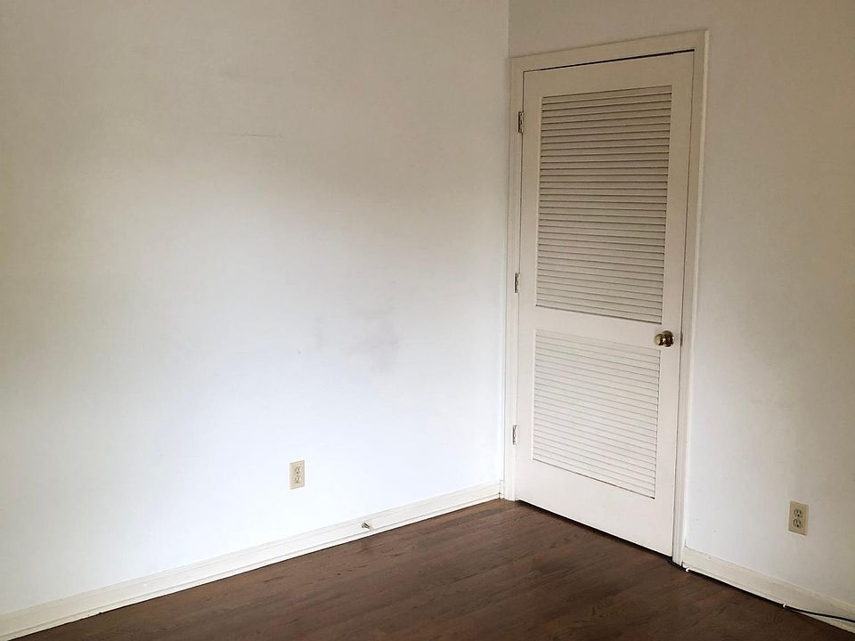 1st image of 102 Hampden Dr