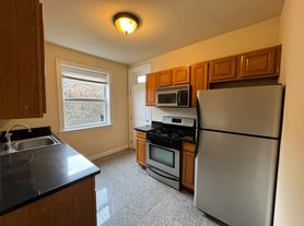 2440 N Hamlin Ave