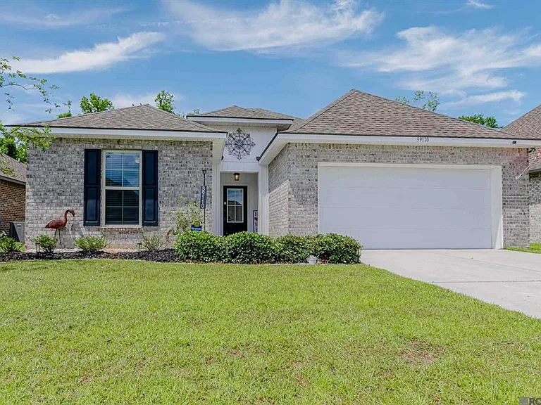 39110 Forestwood Ave — Photo 1