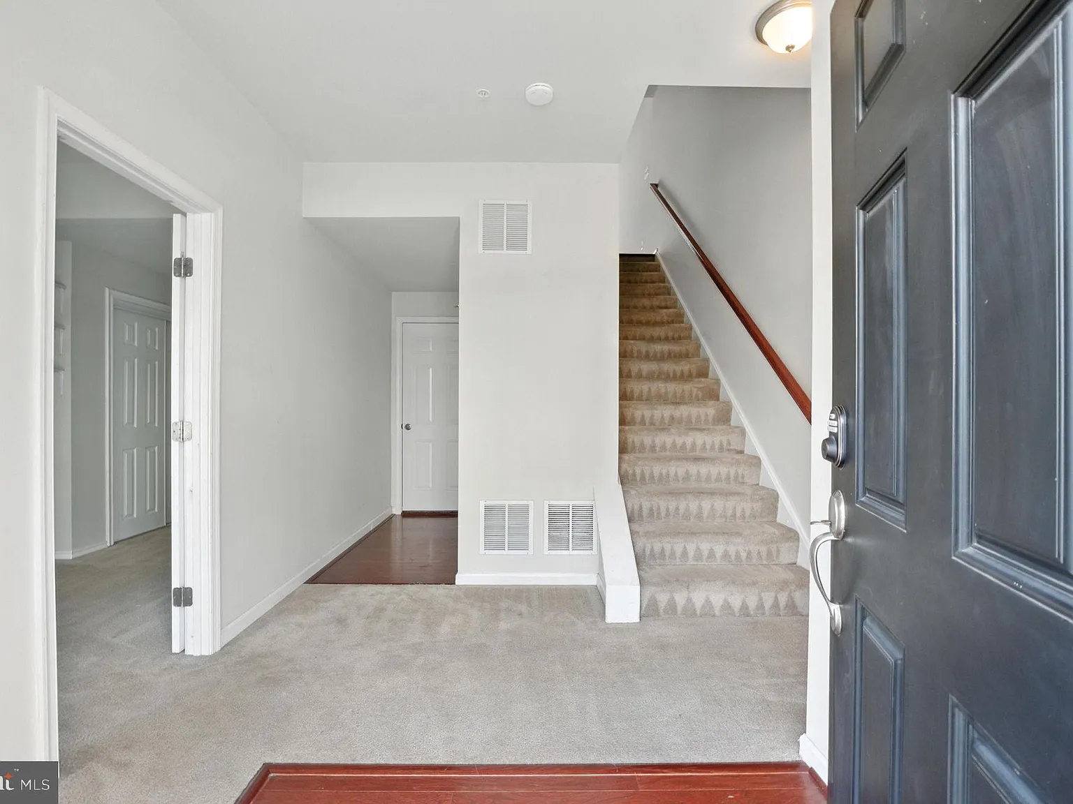 3 bed, 2.5 bath, 1960 sqft, $2,800 — Photo 4