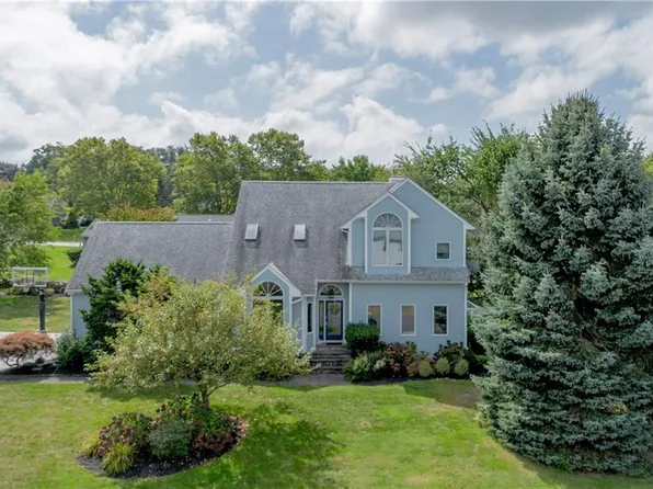 24 Dolly Dr, Bristol, RI 02809