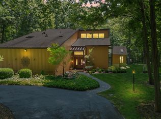 8931 Bridge Rd, Grosse Ile, MI 48138