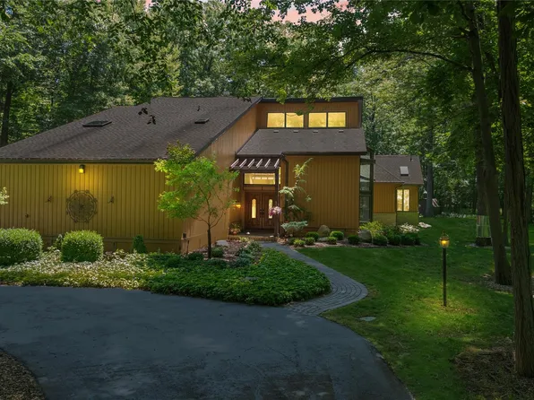 8931 Bridge Rd, Grosse Ile, MI 48138