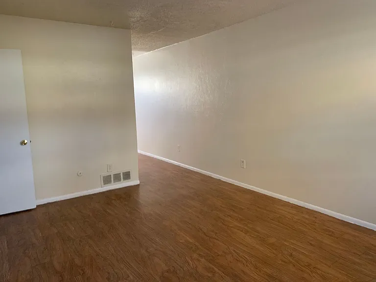 540 Madeira Dr SE — Photo 4