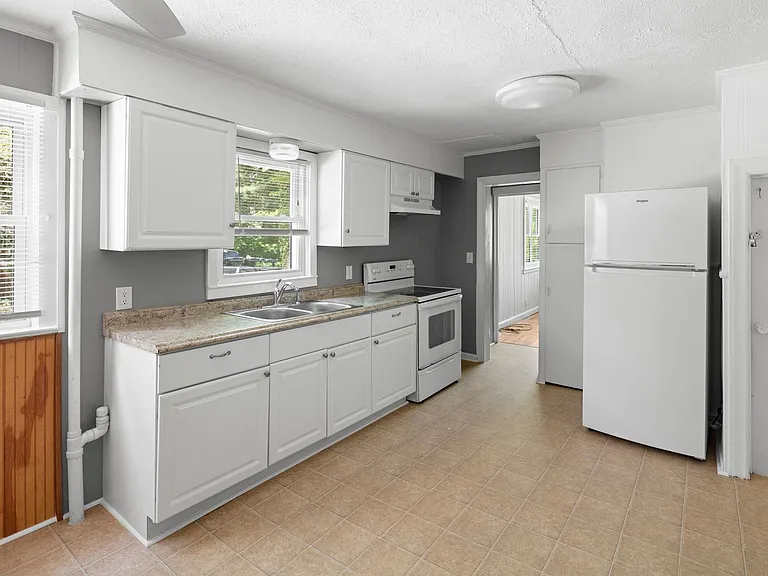 136 Louisiana Ave #1 — Photo 8