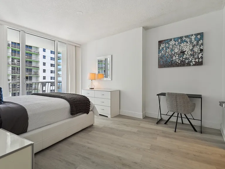 1700 N Bayshore Dr #2805 — Photo 41