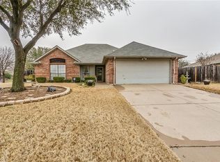 501 Bluebonnet Dr, Burleson, TX 76028