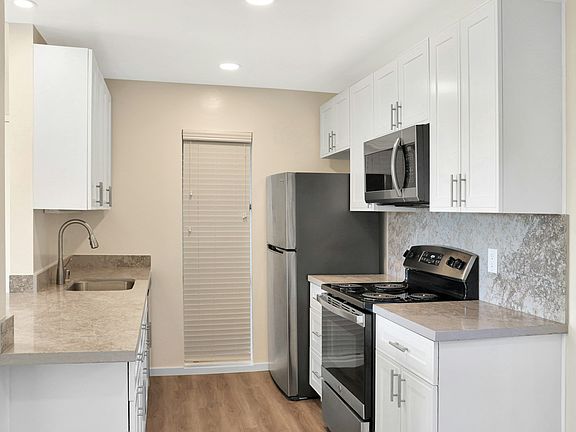 3rd image of 30 Harbor Oak Dr APT 24